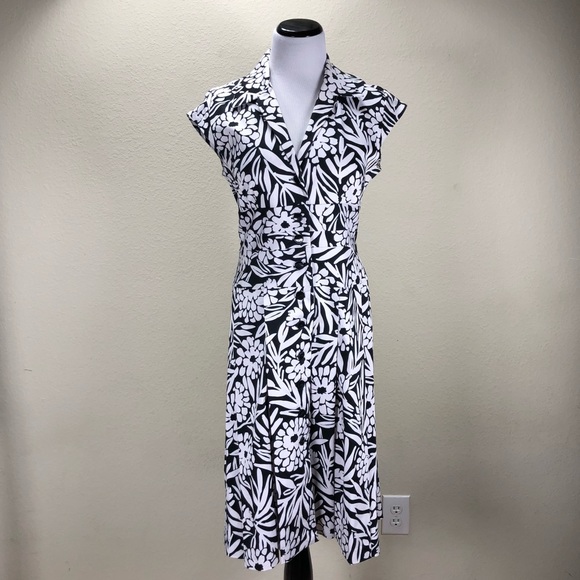 Dorby Black & White Floral Short Sleeve Midi Dress - Picture 2 of 7